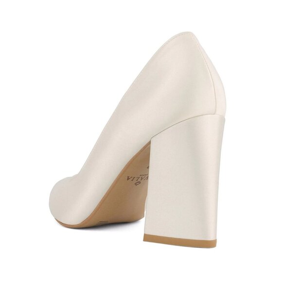 Elegant White Block Heel Pumps - Picture 3 of 4